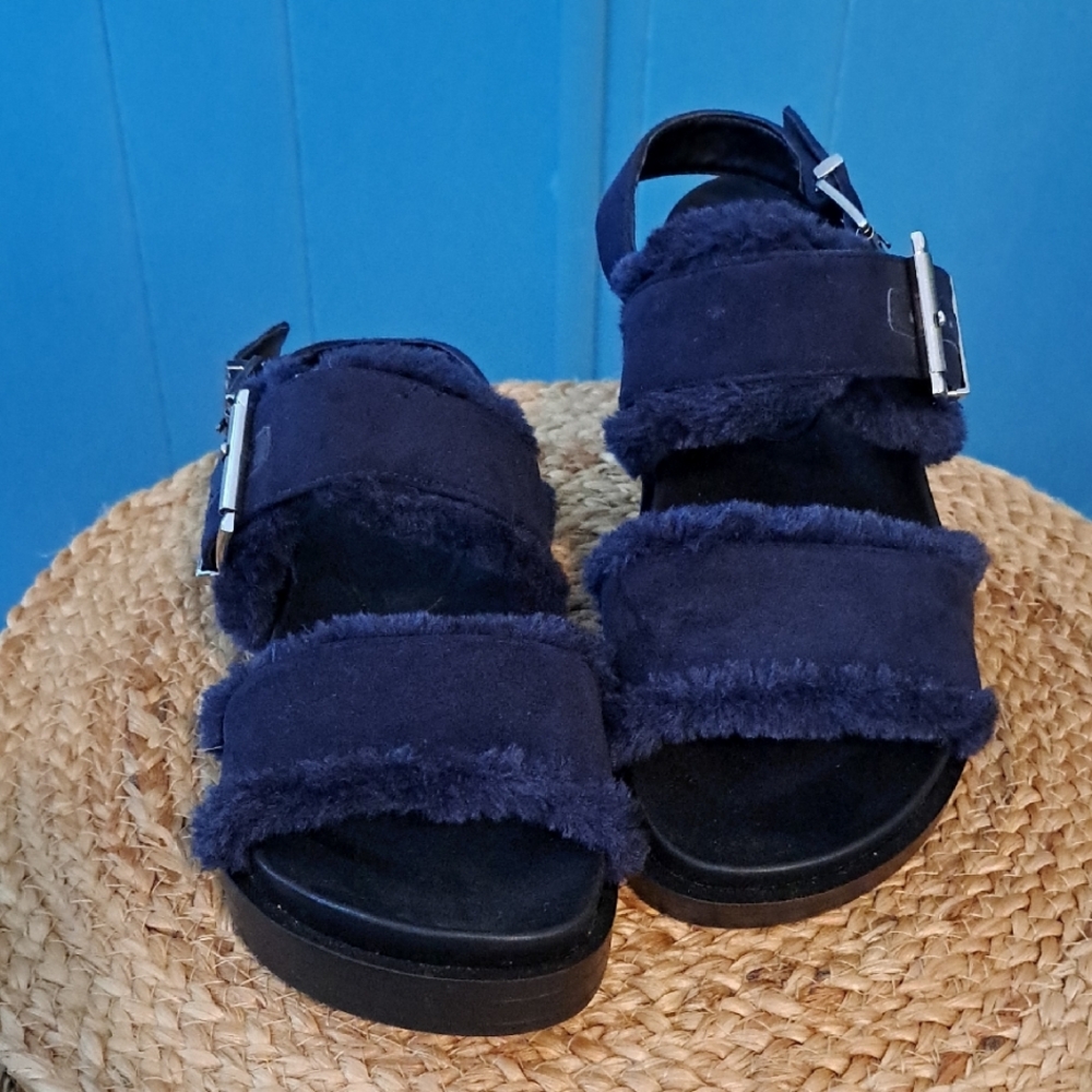 AEROSOLES Navy Blue Faux Shearling Sandals With 2-Buckle Straps, Size 6M